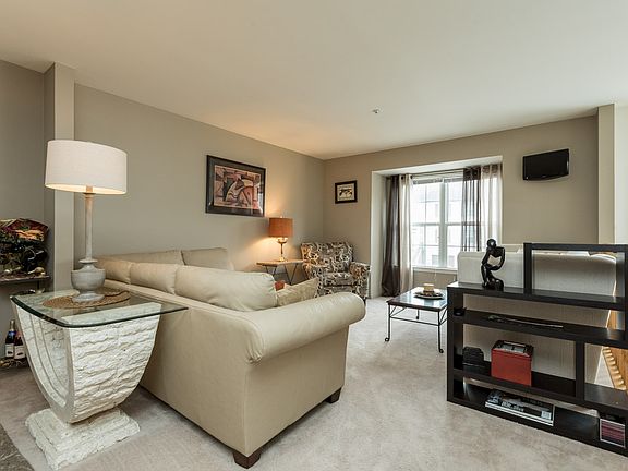3rd image of 180 Pinecove Ave