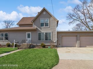 211 Ellen St, Sycamore, IL 60178