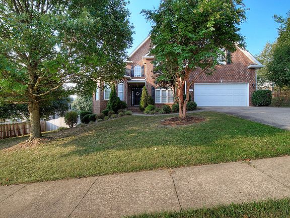 5th image of 310 Emerald Chase Cir
