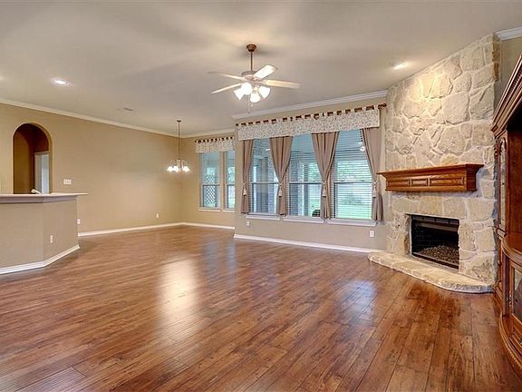 5th image of 105 Indian Paint Dr