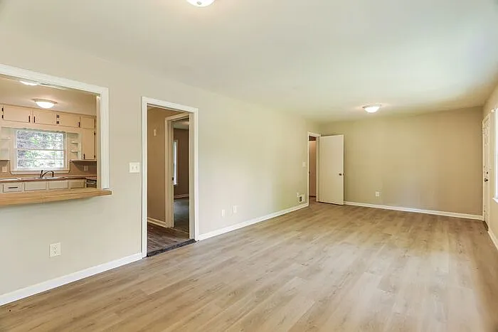408 Sunhill Rd NW — Photo 8