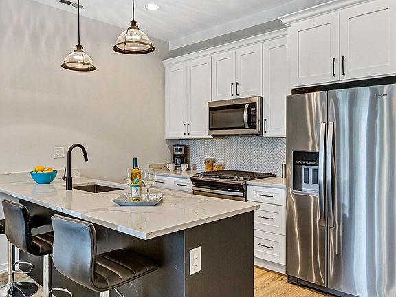 2nd image of 5233 S Wabash Ave #1
