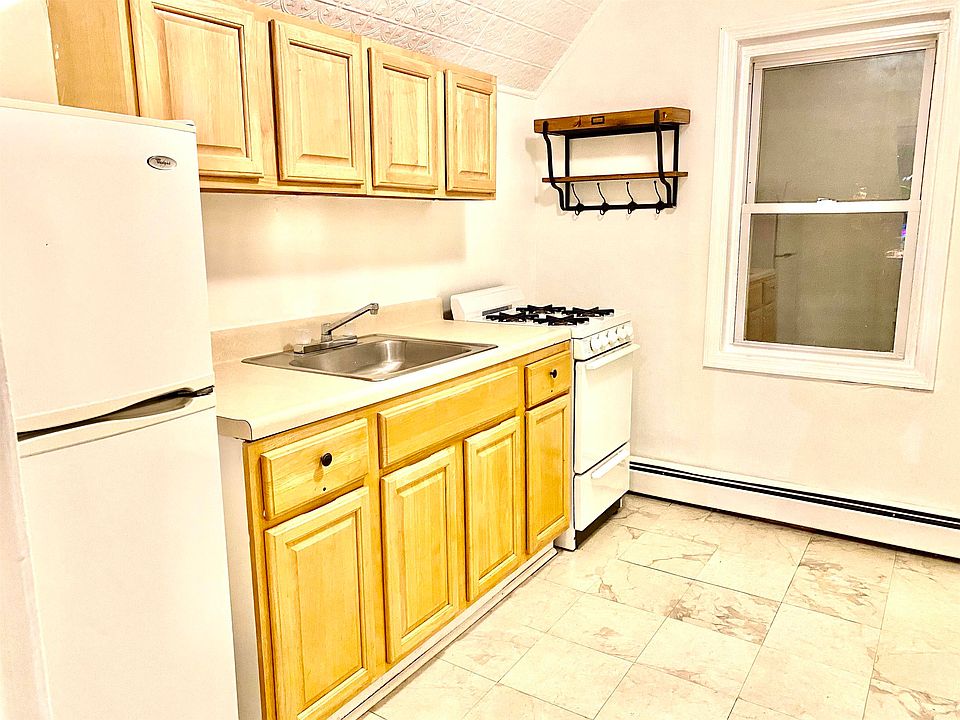 1st image of 813 7th St Floor 2
