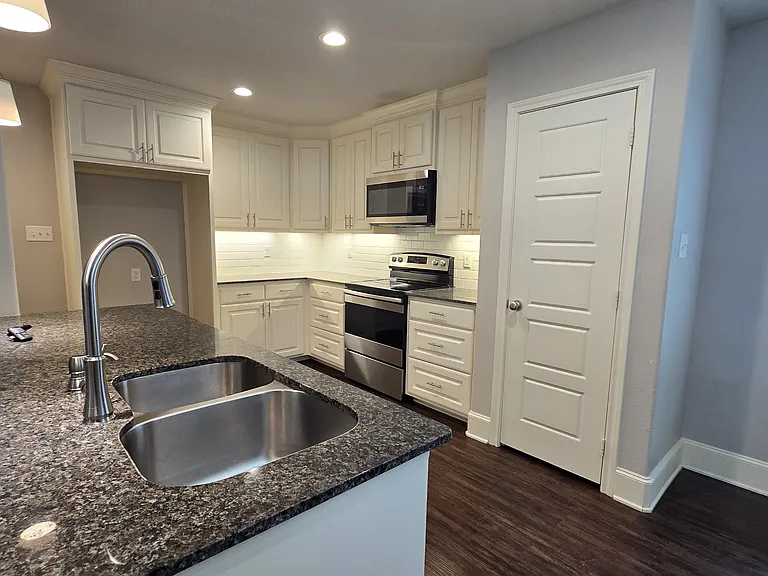 19866 Meadow West Ln — Photo 14