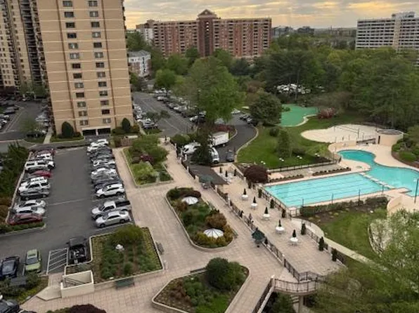 203 Yoakum Pkwy APT 1209, Alexandria, VA 22304