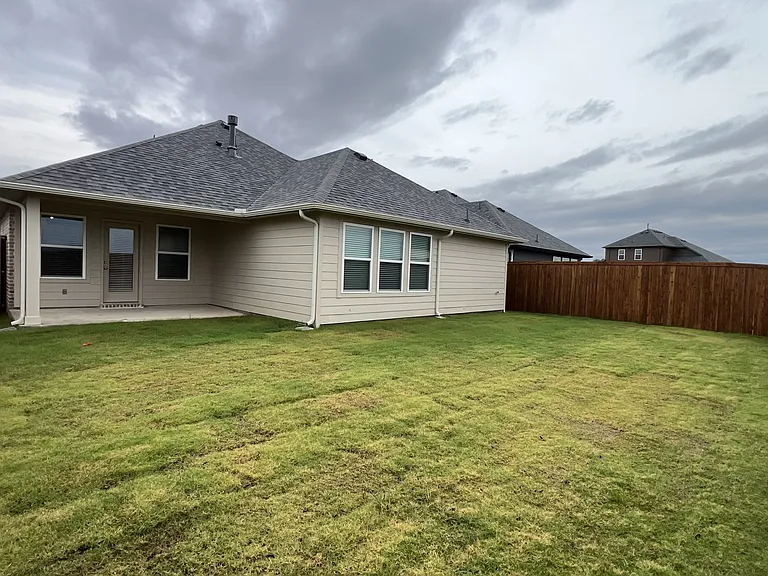 729 Fencerow Trl — Photo 15