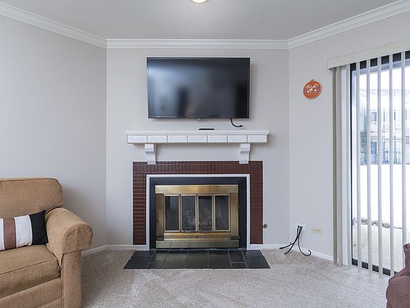 5th image of 27W705 Grasmere Dr Unit 1702