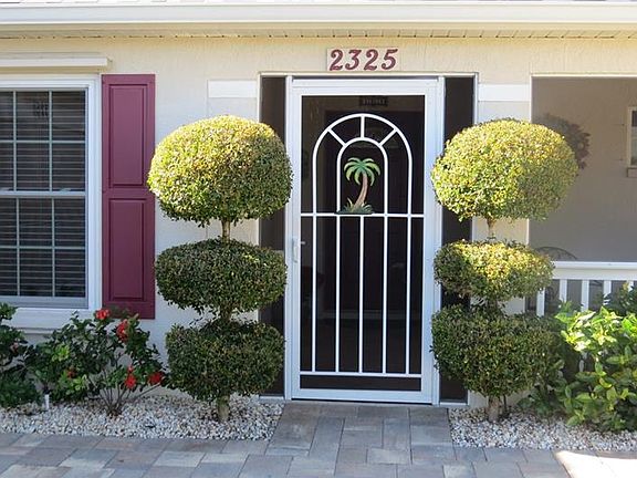 2nd image of 2325 Lyndhurst Dr