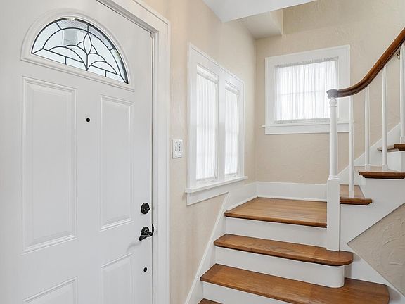 5th image of 3025 Sherbrooke Rd