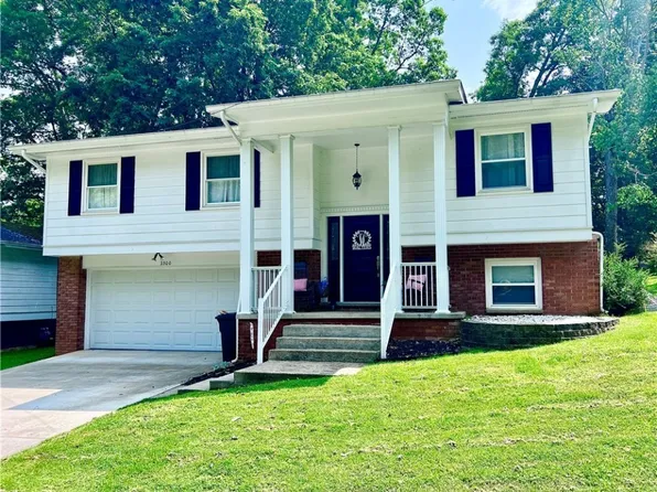 2300 S Walnut Dr, Saint Albans, WV 25177