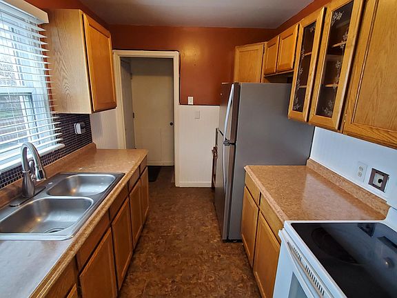 3rd image of 304 W 21st St #304