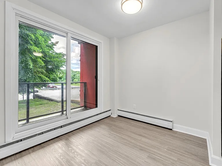 480 Canatara Ct — Photo 12