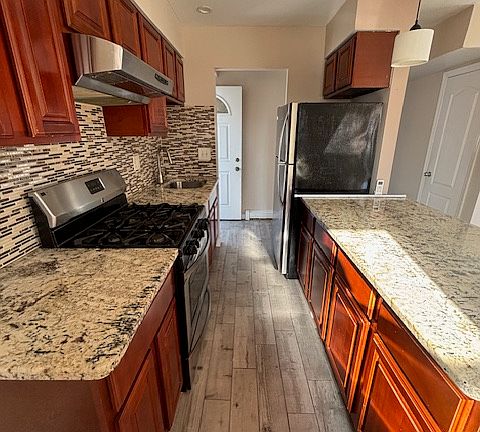 5th image of 3770 Hylan Blvd #1F