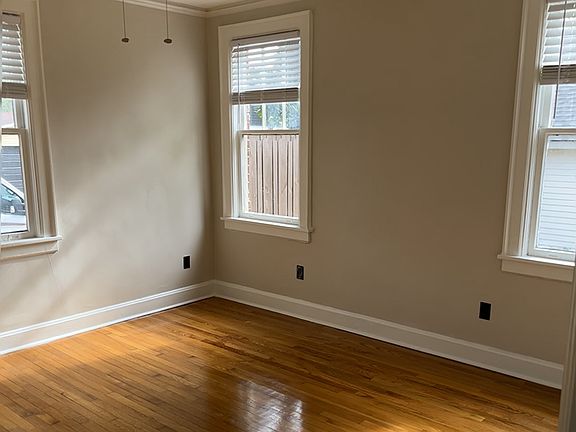 3rd image of 629 E 51st St