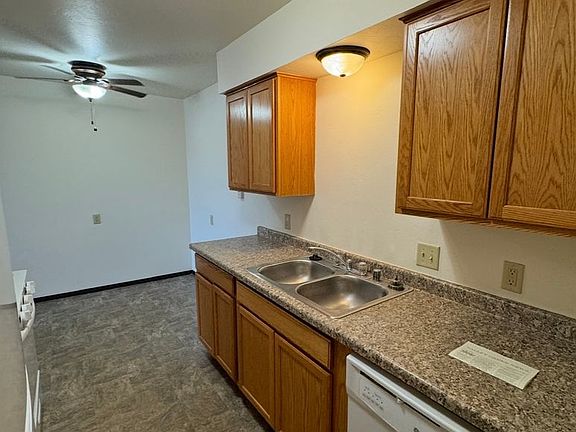 5th image of 1686 Shawano Ave #22