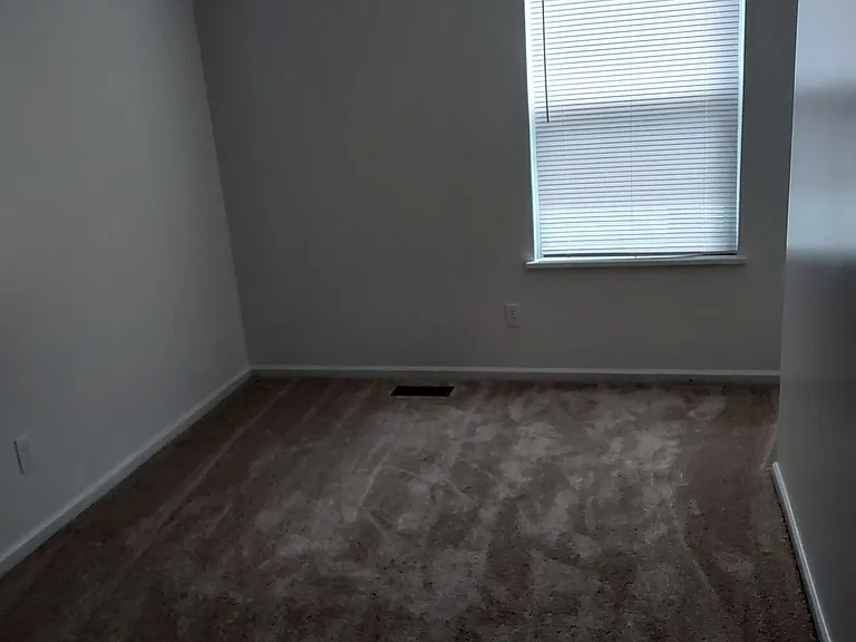 10724 Hathaway Ave — Photo 15