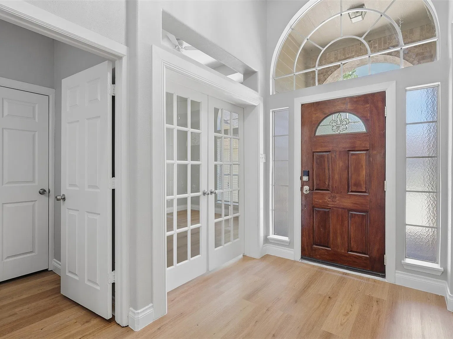 3 bed, 2.5 bath, 2780 sqft, $2,900 — Photo 4