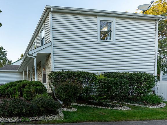 4th image of 901 Providence Ln