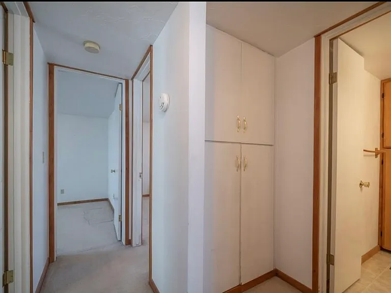 145 NW Bonneville Dr — Photo 4