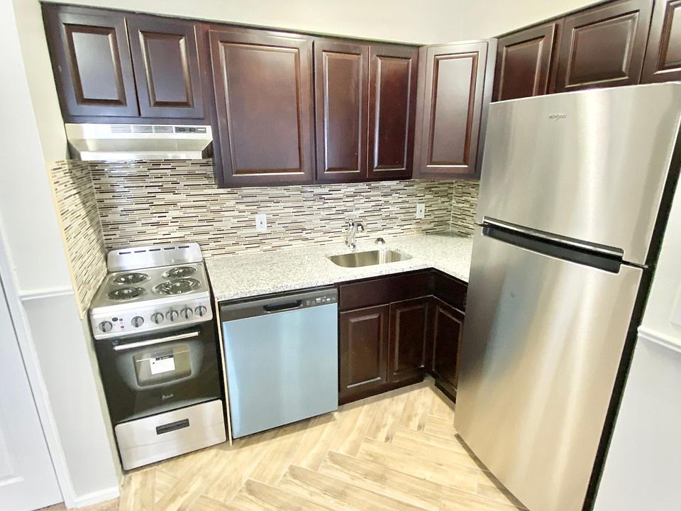 1st image of 451 Highland Ave #C10