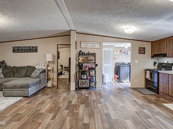 5th image of 710 Chariot Ct
