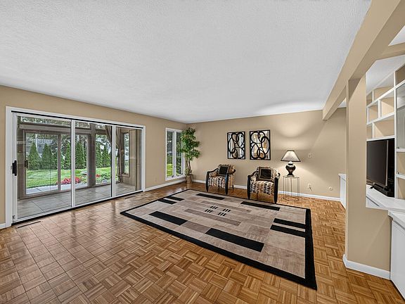 5th image of 17130 Ridgefield Ct