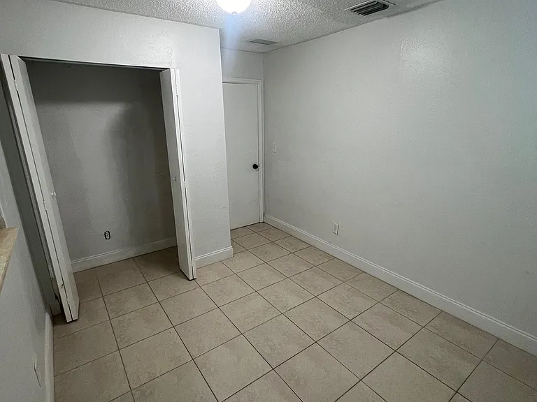 4413 SW 32nd Ave #2 — Photo 6