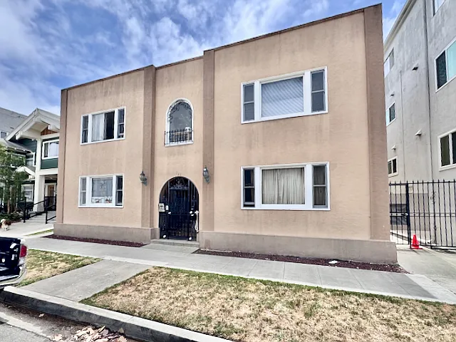 Building Photo - 1140 E 1st St #6