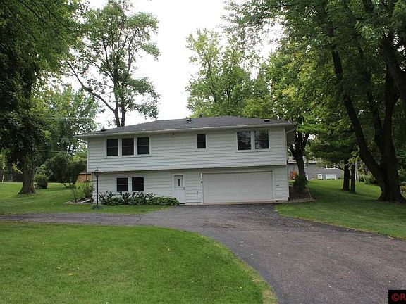 3rd image of 135 Bermuda Dr