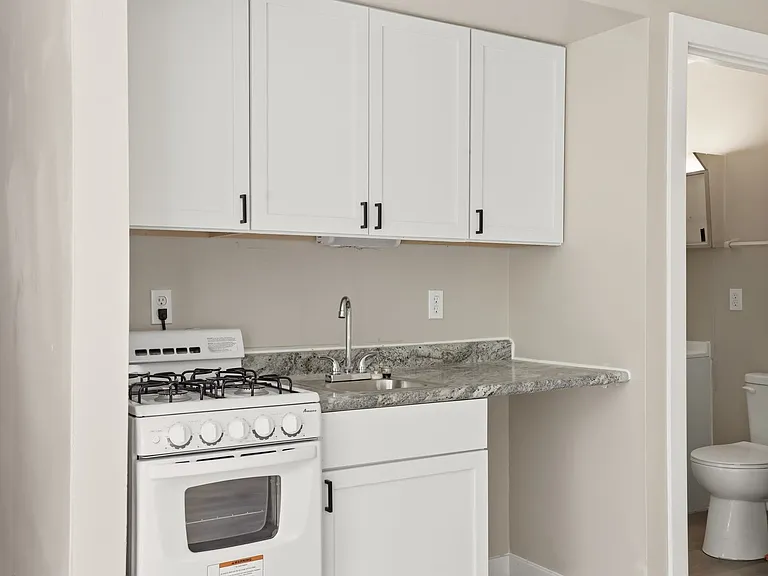 720 E Saint Paul Ave #4 — Photo 5