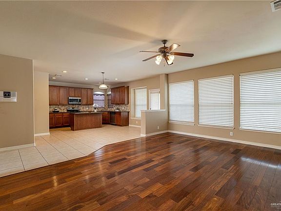 5th image of 2424 Fullerton Ave