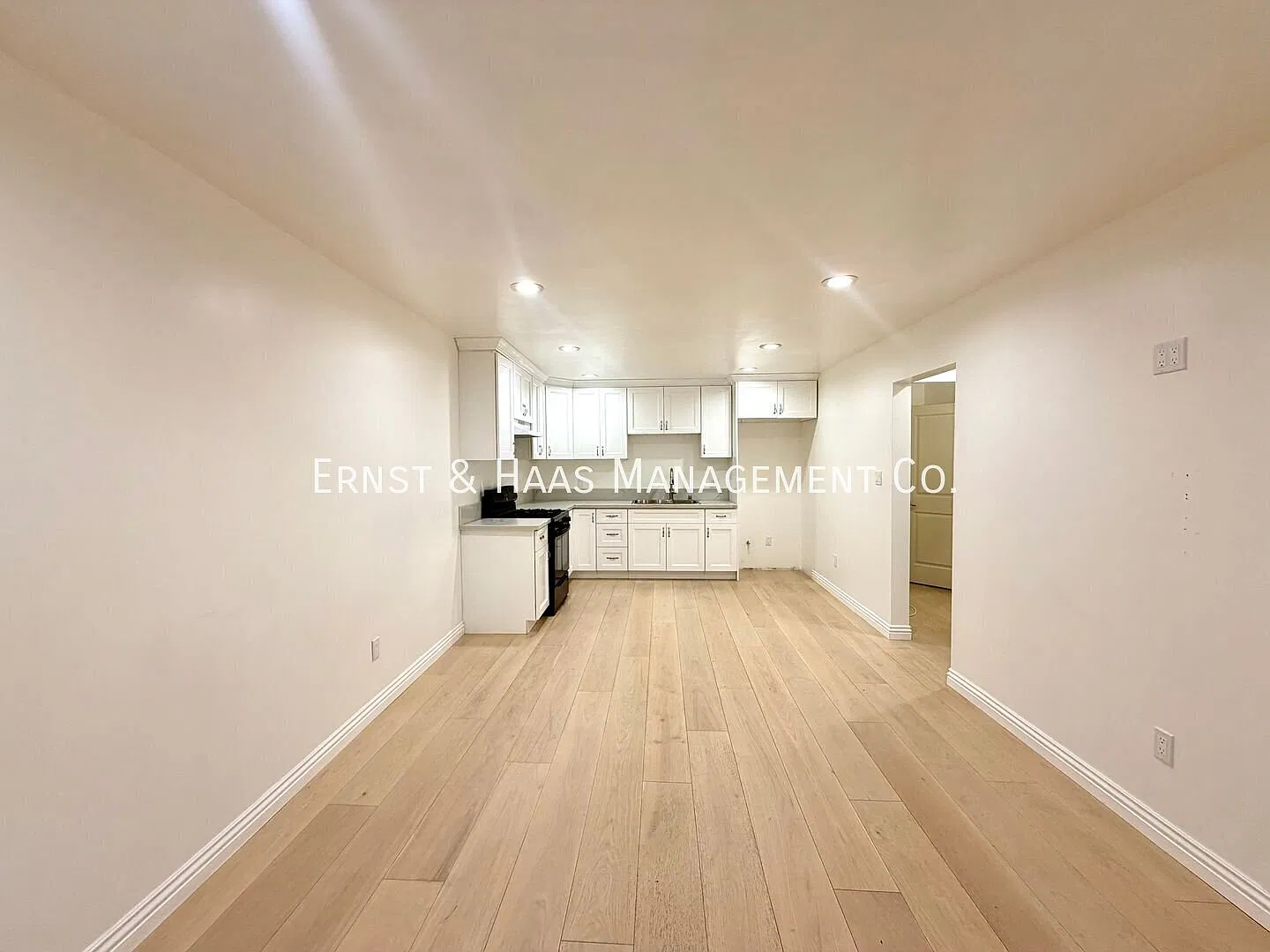 Charming 1-Bedroom, 1-Bathroom Home in Long Beach! — Photo 2