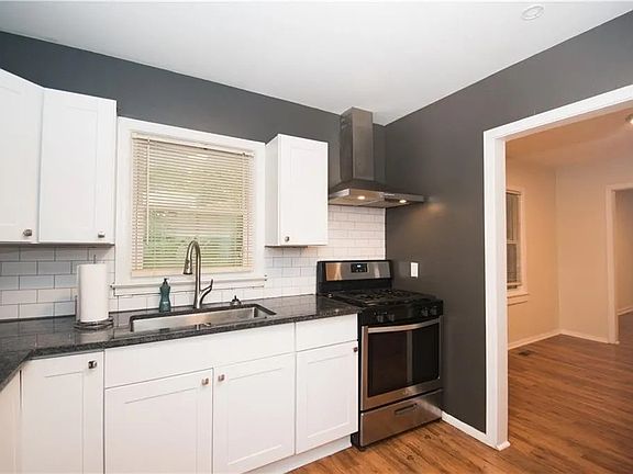 5th image of 211 Scott Dr SE