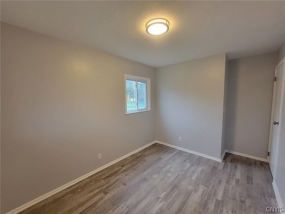 3rd image of 402 Birchwood Blvd