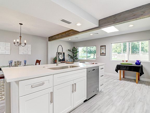 4th image of 8035 N Via Verde