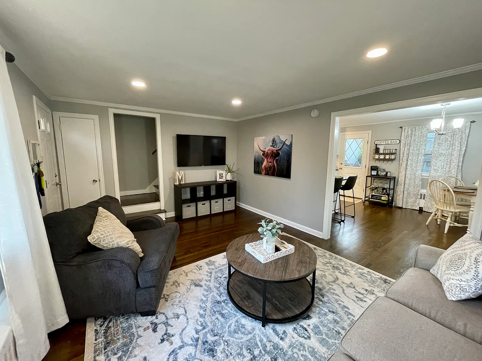 3 bed, 1.0 bath, 1100 sqft, $2,450 — Photo 2