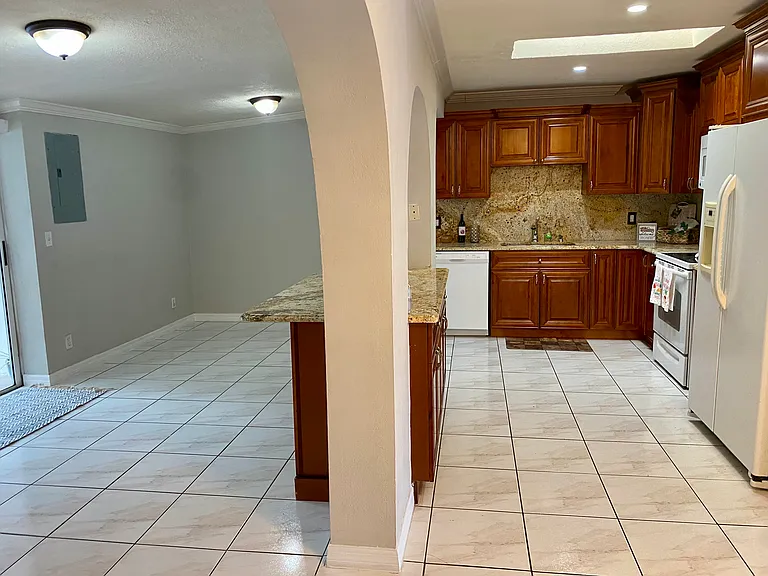 635 Casper Ave — Photo 2