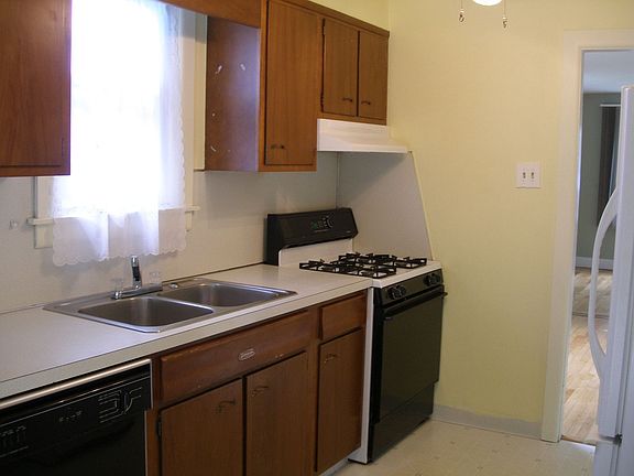 3rd image of 1186 S Country Club Dr