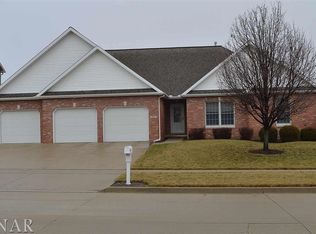 2818 Powell Dr, Bloomington, IL 61704