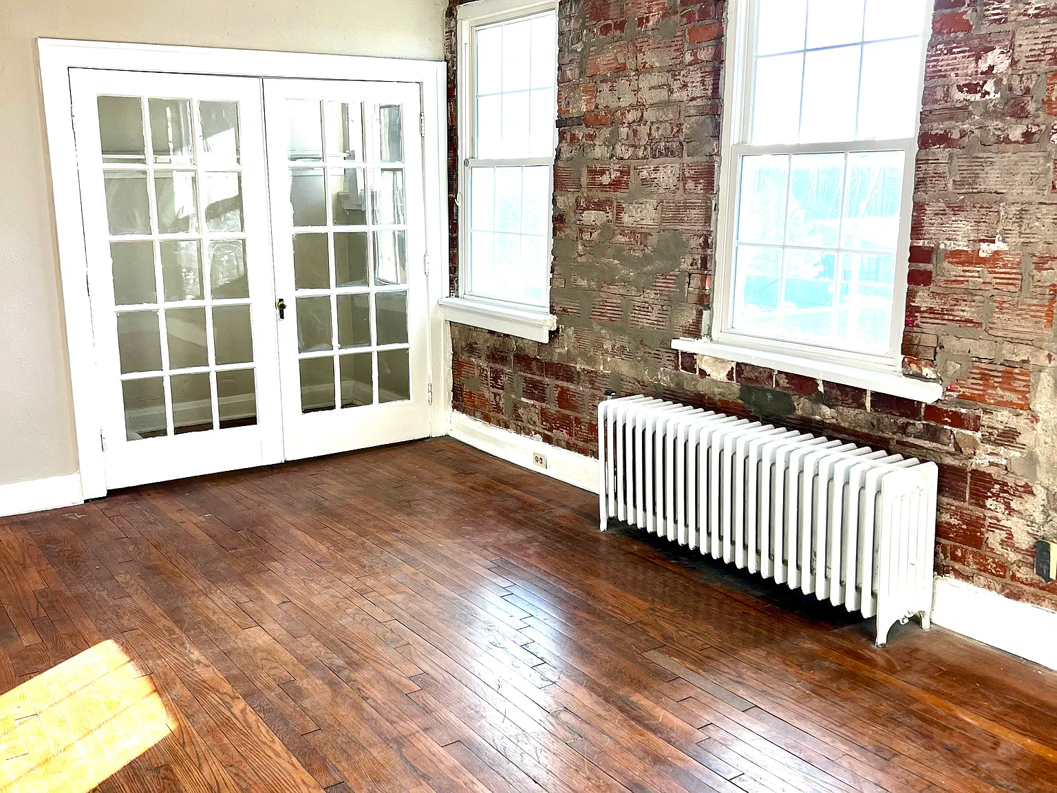 2722 Short Vine St — Photo 1