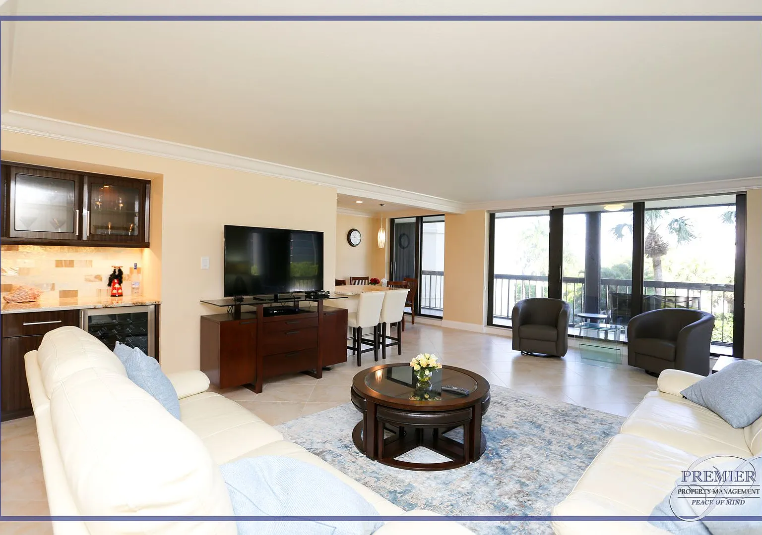 **Park Shore Beauty Walk To Venetian Village ** Esplanade** Nice Amenities ** 2 Bedroom Condo On ... — Photo 2