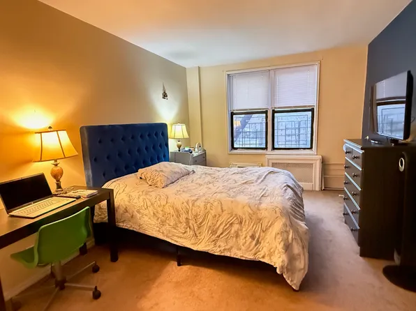 100-25 Queens Boulevard image 7 of 9