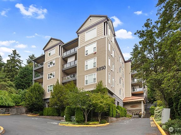 2nd image of 8850 Redmond Woodinville Road NE #306