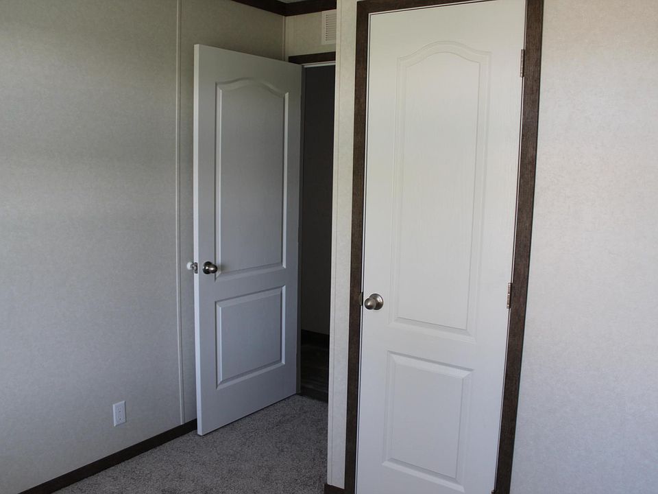 1st image of 221 Poppy Ln