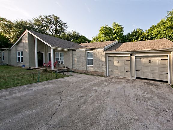 2nd image of 3304 S Oak Dr #B