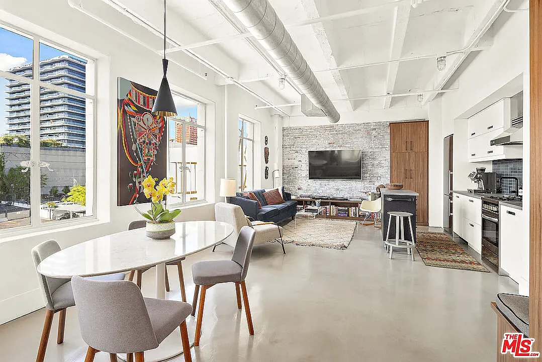 1 bed, 1005 sqft, $4,000 — Photo 3