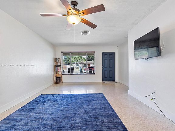 5th image of 1140 SW 32nd St