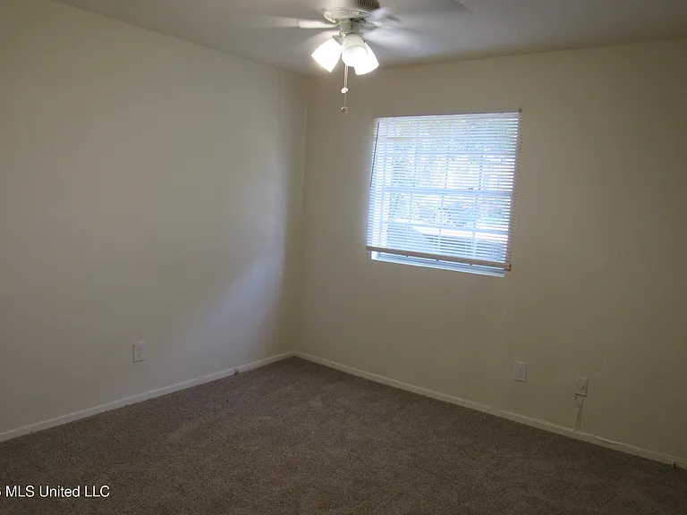 940 Bellevue Pl #103 — Photo 9