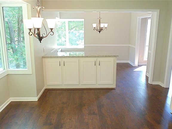 3rd image of 4899 Tremont Dr