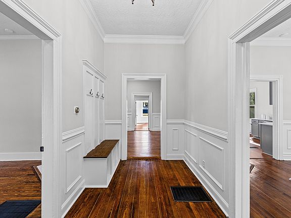 4th image of 1232 Hickman Road
